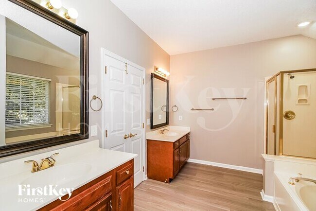 Building Photo - 11207 Ridge Oak Dr