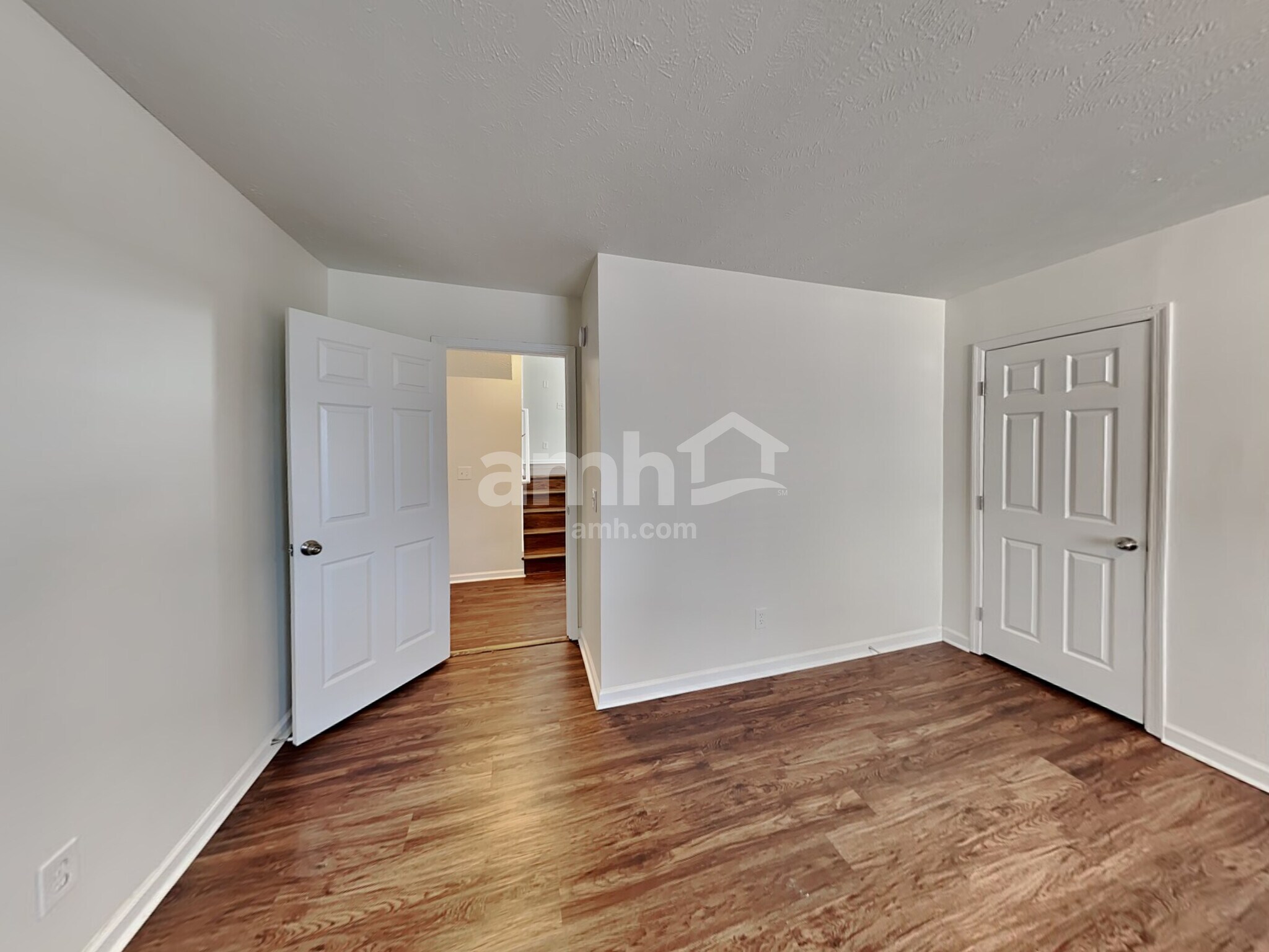 Building Photo - 2114 Debbie Ln