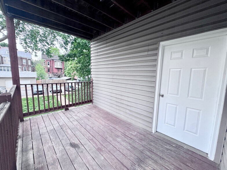 Building Photo - 2336 Rutger St