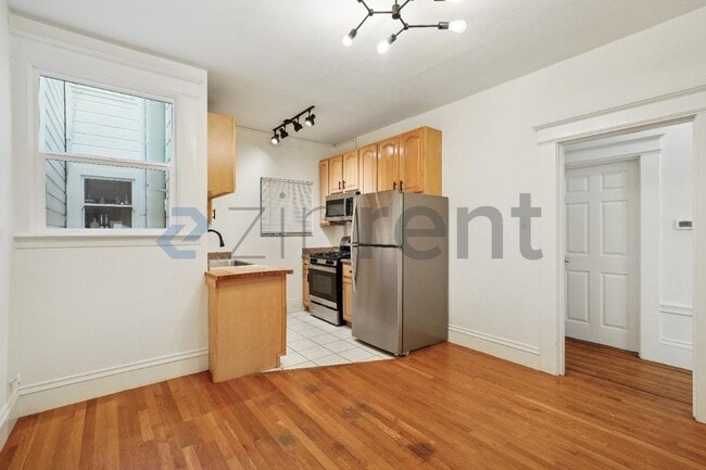 Building Photo - 1143 Anza St