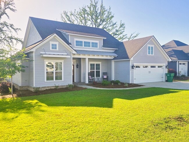 Building Photo - Spacious 4BR/3BA Home with Open Floor Plan, Screened Porch & Fenced Backyard