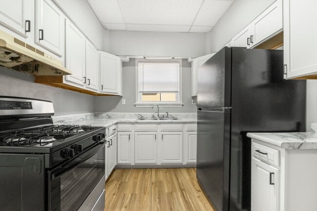 Building Photo - MOVE-IN SPECIAL - NEW LISTING! 4 BEDROOM HOME
