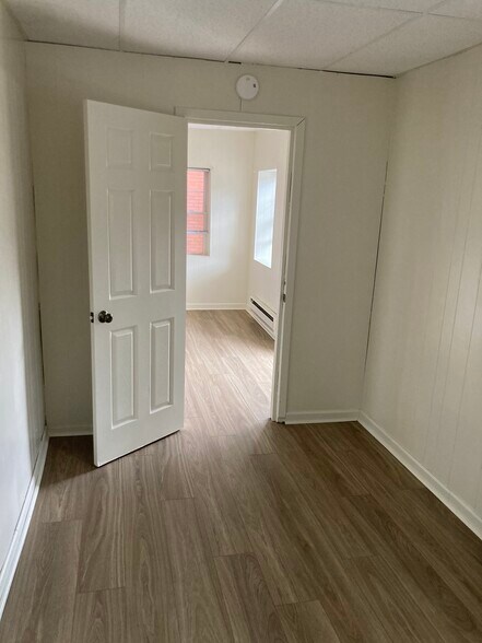 Building Photo - 12 W Southern Ave