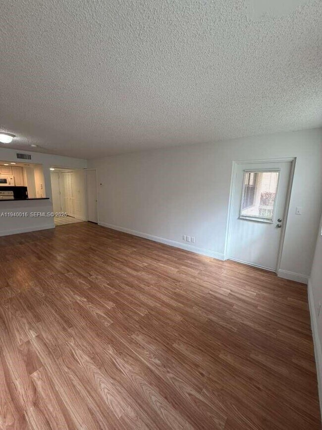 Building Photo - 8160 Geneva Ct