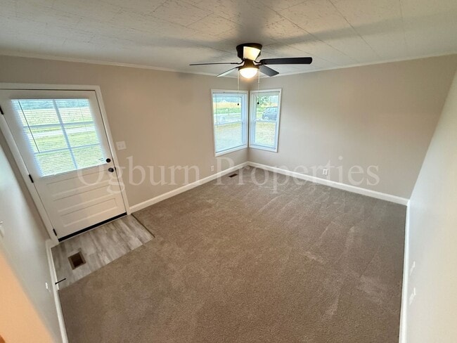 Building Photo - 204 Willow Creek Rd