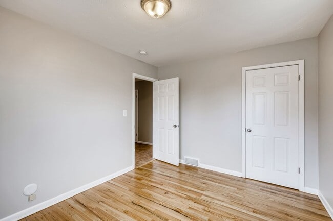 Building Photo - 835 38th St
