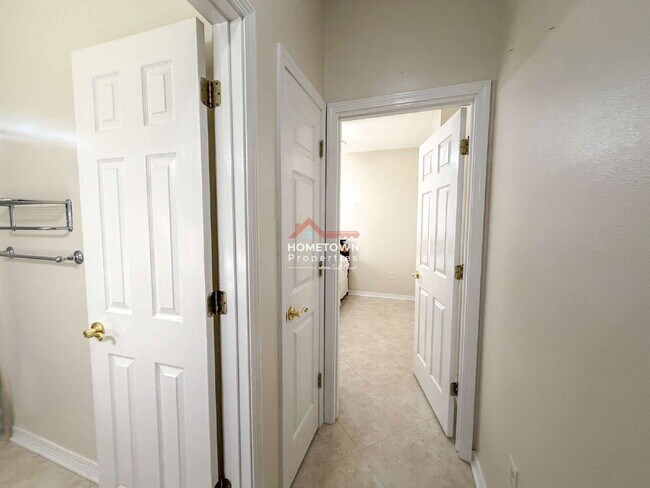 Building Photo - 1490 Chalet Pl