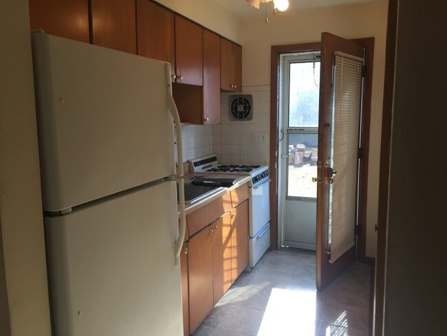 Kitchen galley type - 604 Wooddell Ct