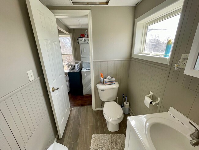 Building Photo - 509 N 53rd Ave W