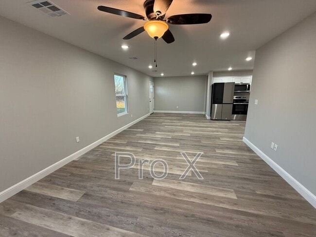 Building Photo - 113 W Lewis St