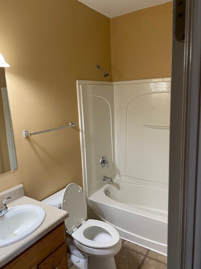 Building Photo - 1517 McPhearson Dr