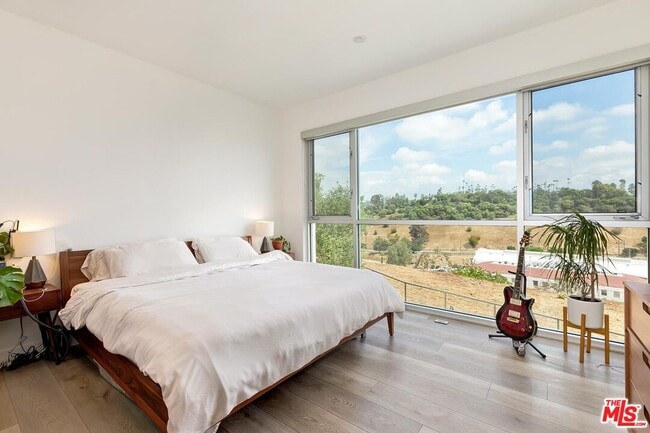 Building Photo - 957 Figueroa Terrace