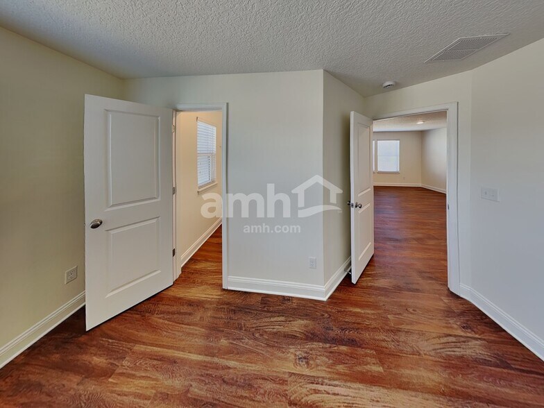 Building Photo - 645 Welcome Home Dr