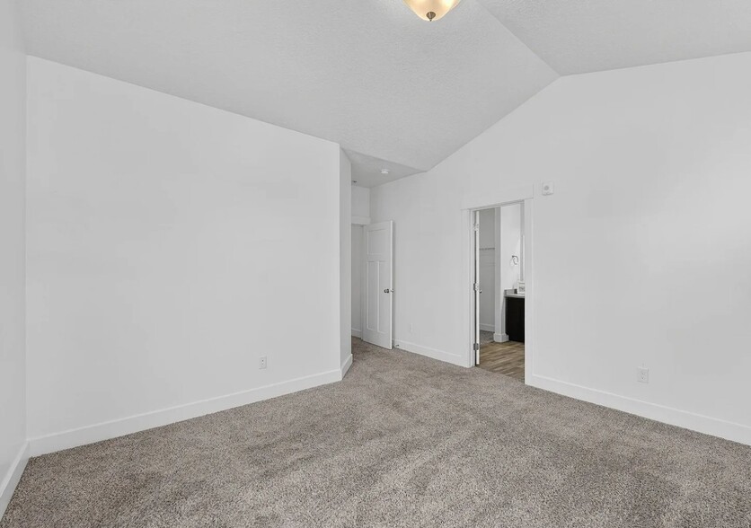 Building Photo - 1807 W Eaglewood Dr