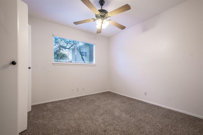 Building Photo - 9009 Sawtooth Ln