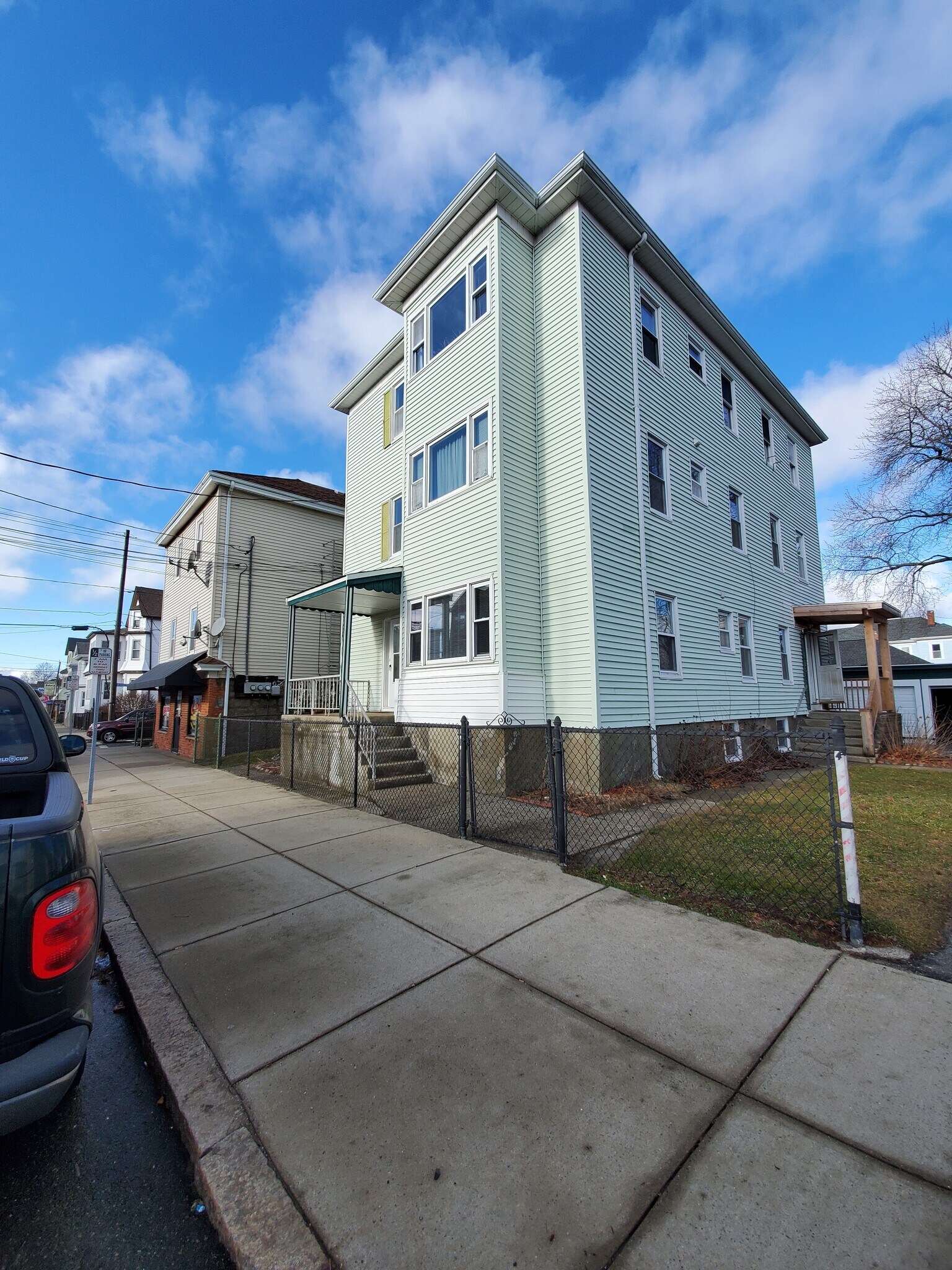 Building Photo - 1124 Bedford St