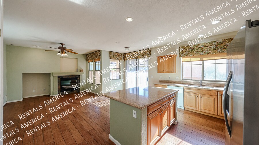 Building Photo - 13601 W Cypress St