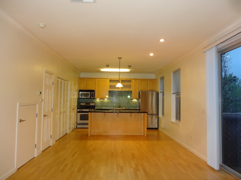 Building Photo - 1040 Campoy St Fwy