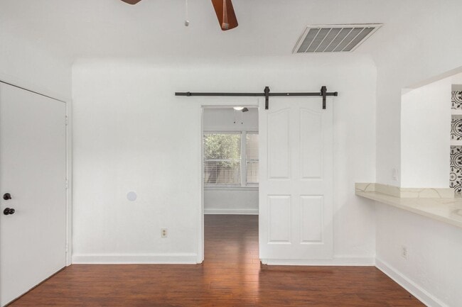 Building Photo - One Bedroom Single Family Home - Garfield District - First Month Free!