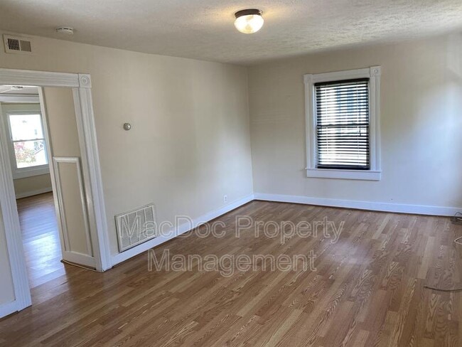 Building Photo - 806 Weedon St