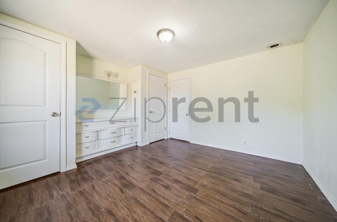 Building Photo - 2540 Sistina St