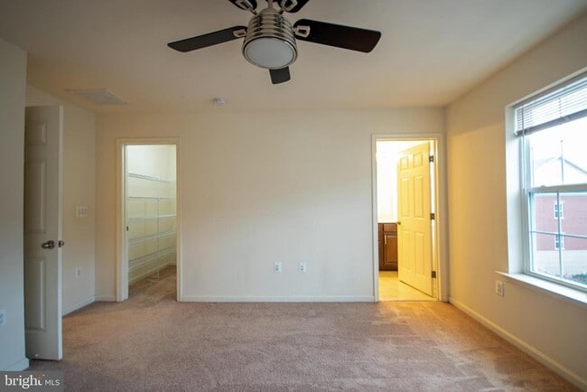 Building Photo - 8024 Cayzer Ln