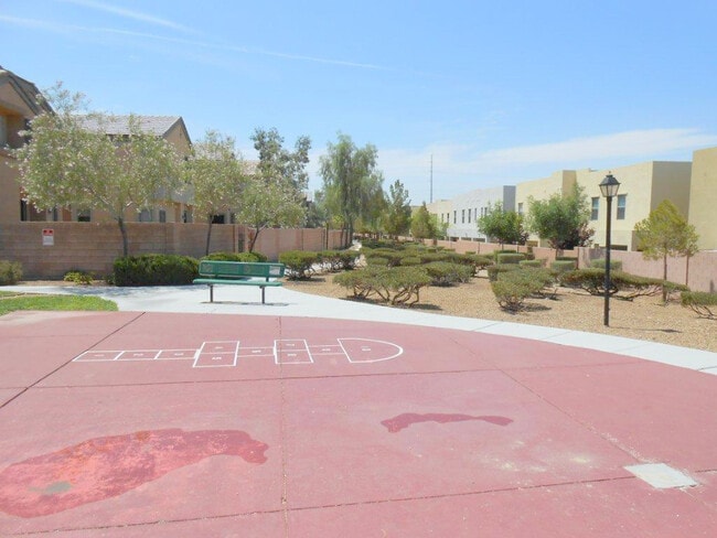 Building Photo - Beautiful Spacious 2 Story Home in Northwest