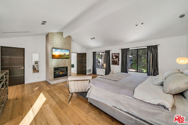 Building Photo - 3026 Passmore Dr