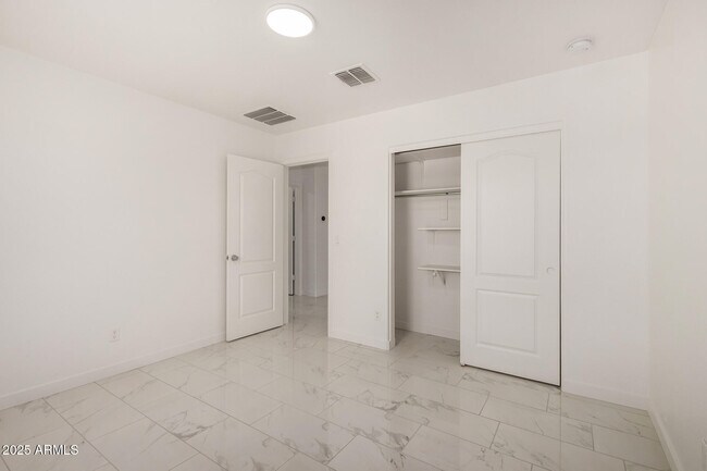 Building Photo - 24409 W Sheraton Ln