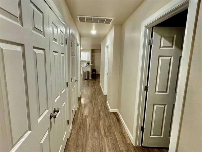 Building Photo - 203 Gray St