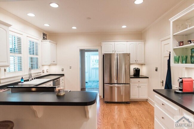 Building Photo - 285 Hampton Ct