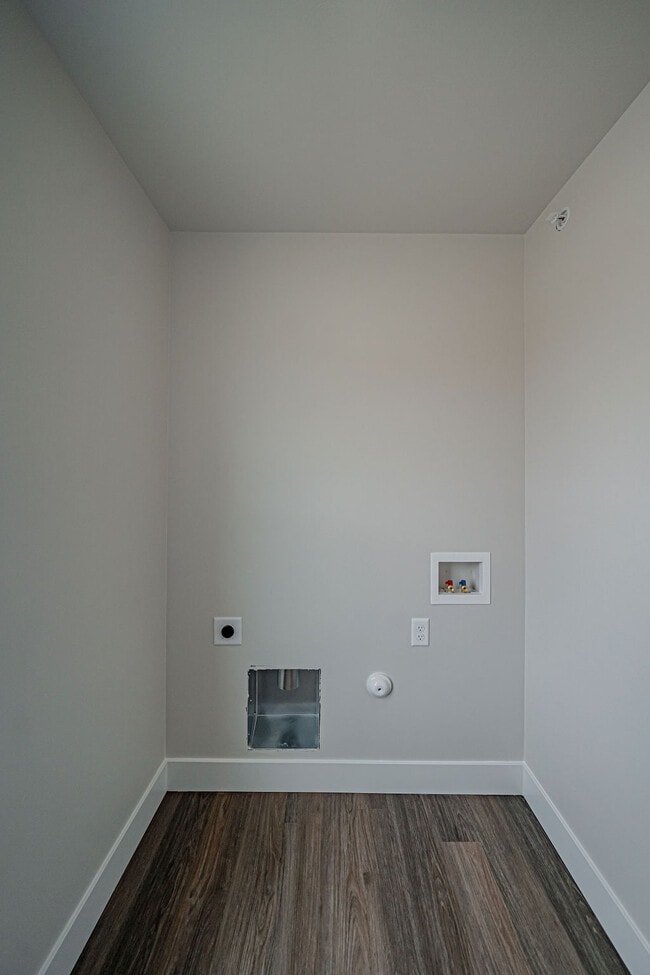 Building Photo - 2966 Huntshire Ave