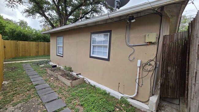 Building Photo - 212 Placid Dr