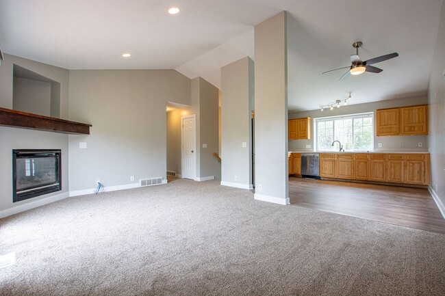 Building Photo - 3 Bedroom / 2 Bath Near Lake Cunningham!