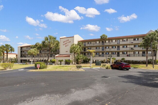 Building Photo - Condo For Rent on ST PETE BEACH!