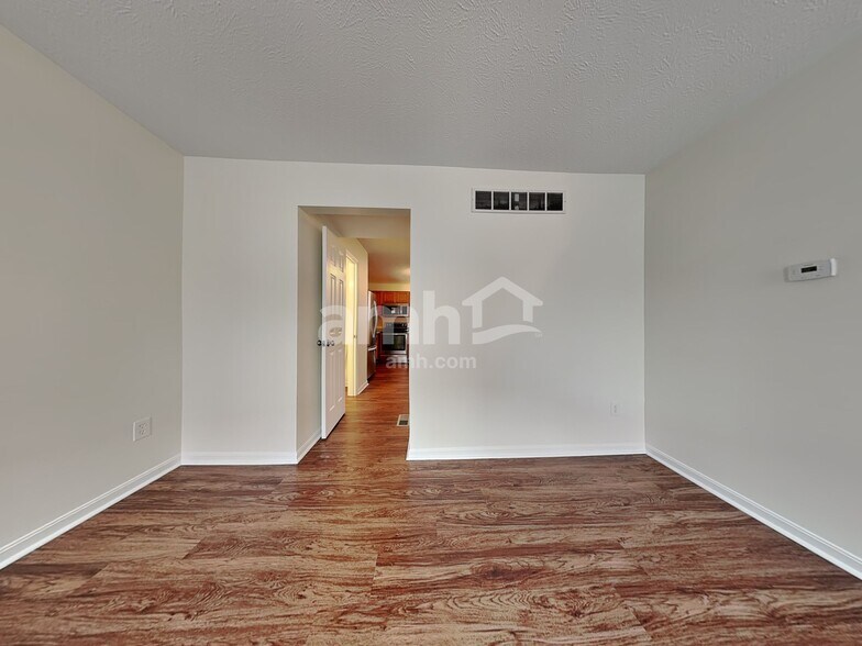 Building Photo - 6645 Water Lily Ln