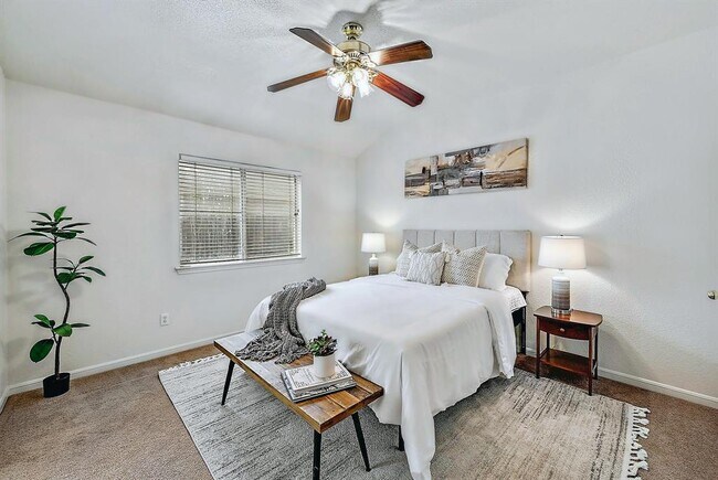 Building Photo - 117 Rosemary Cove