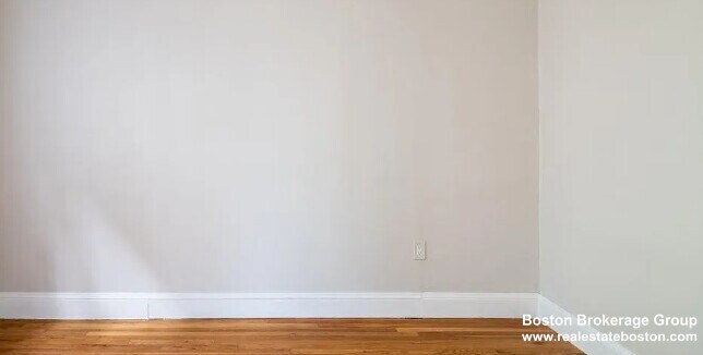 Building Photo - 122 Hillside St