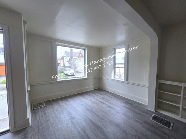 Building Photo - 125 N Chestnut St