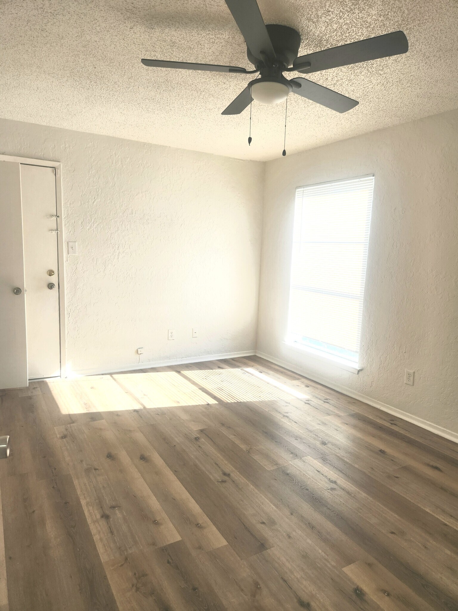 Building Photo - 6828 Brentwood Stair Rd