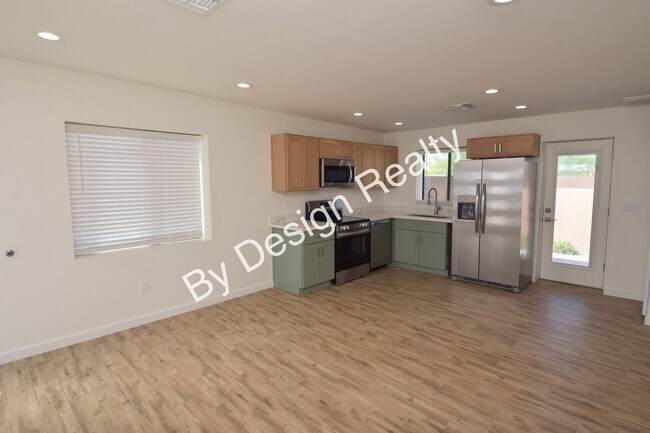 Building Photo - Contemporary 1 Bed 1 Bath with Beautiful Finishes, Private Yard & Off-Street Parking