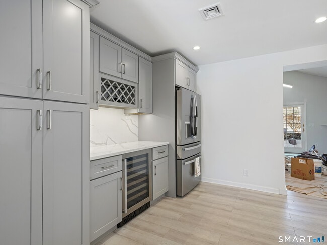 Building Photo - 24 King St