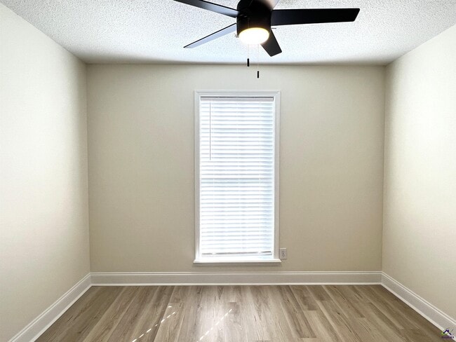 Building Photo - 134 Stone Brooke Dr