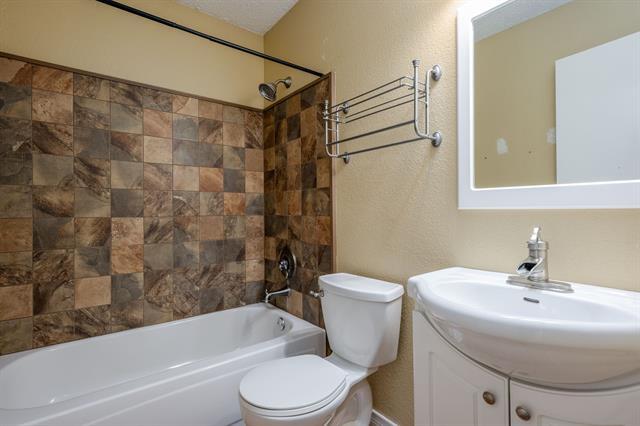 Building Photo - 1348 Creekview Dr