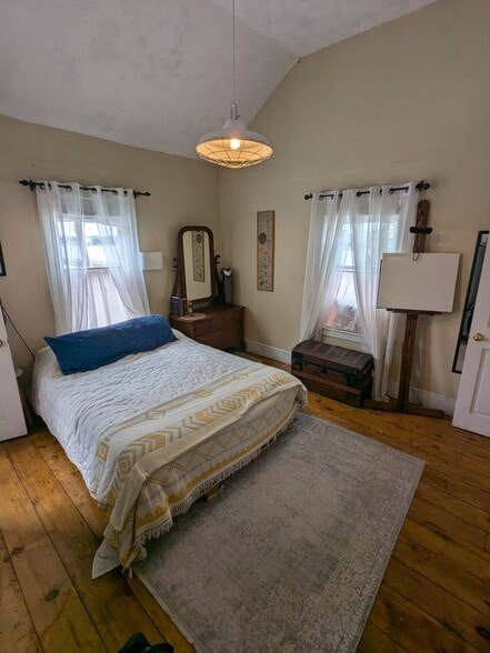 Building Photo - 18 Burnside St