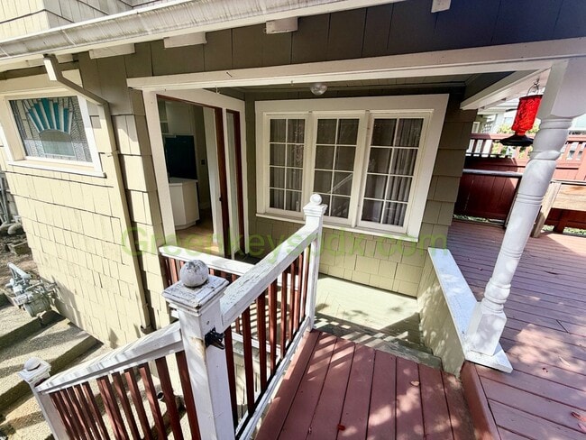 Building Photo - 10197-1136