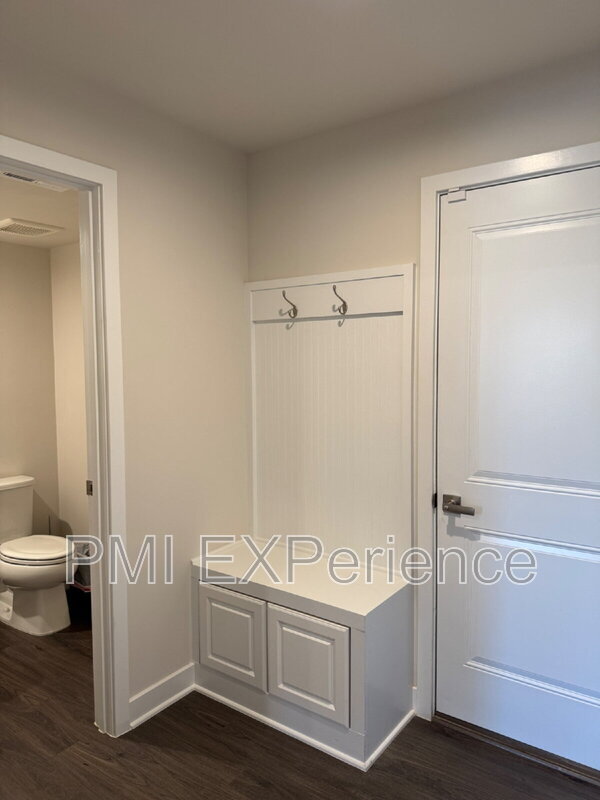 Building Photo - 5609 Greenpoint Ln