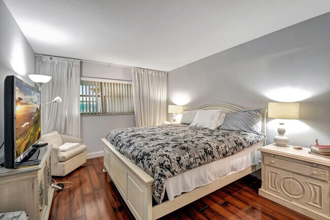 Building Photo - 288 Tuscany Ln