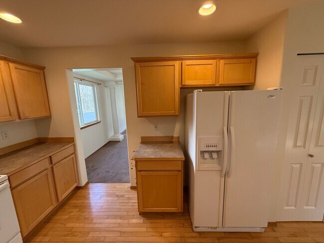 Building Photo - 4 Bed 2 Bath Home in Waterbury Meadows