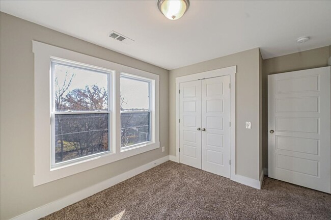 Building Photo - Beautiful House in East Nashville!